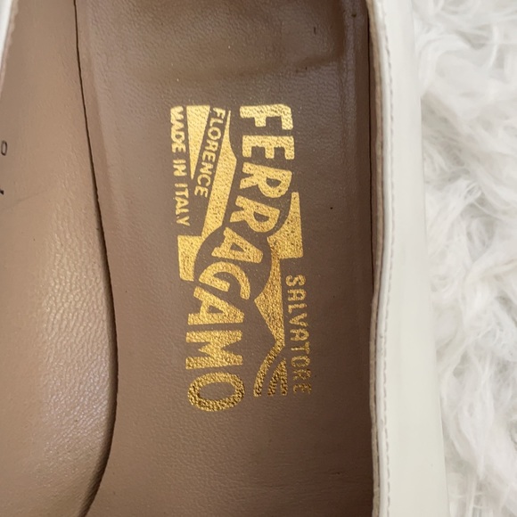 ❤️❤️❤️PRICE DROP❤️❤️Women’s Ferragamo Black & White Flats Size 7.5C - Picture 2 of 8